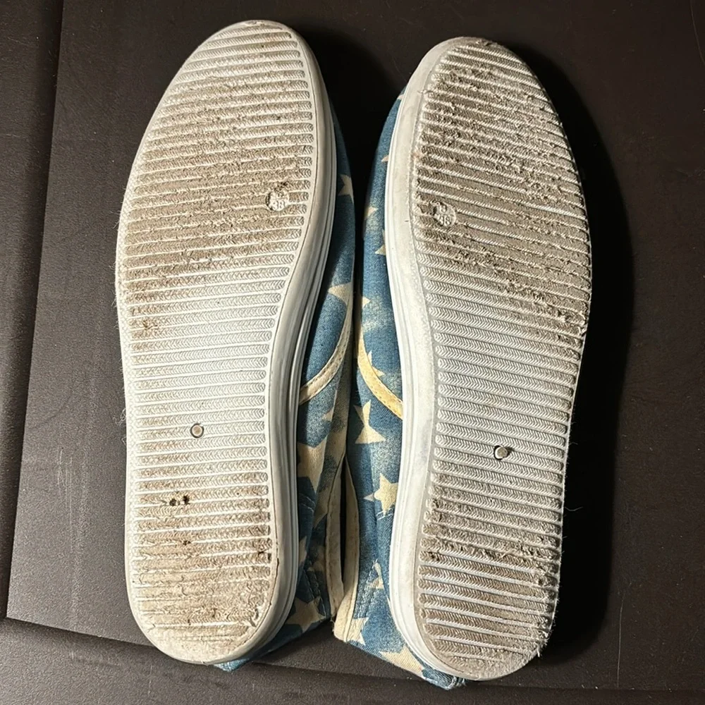 Blue sneakers with white stars - Picture 2 of 8